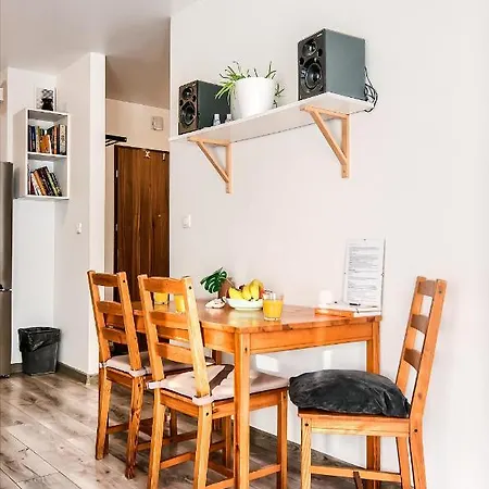 דירה Urocze Mieszkanie Z Ogrodkiem I Bezplatny Parking