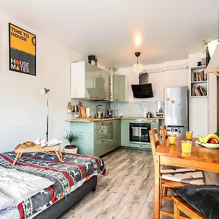 Urocze Mieszkanie Z Ogrodkiem I Bezplatny Parking דירה