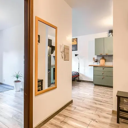 Urocze Mieszkanie Z Ogrodkiem I Bezplatny Parking