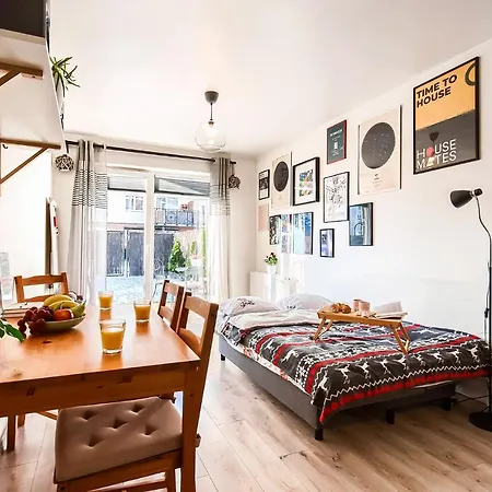 Urocze Mieszkanie Z Ogrodkiem I Bezplatny Parking ורוצלב