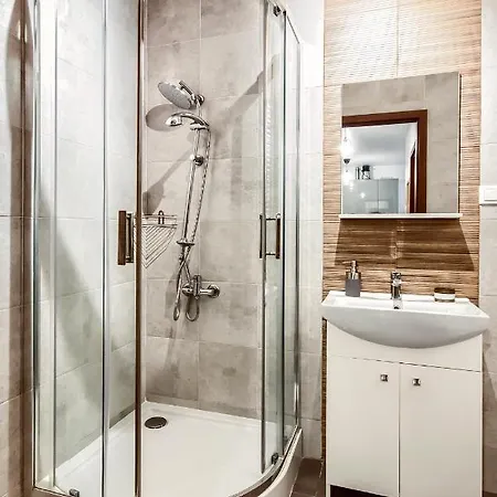 Urocze Mieszkanie Z Ogrodkiem I Bezplatny Parking شقة