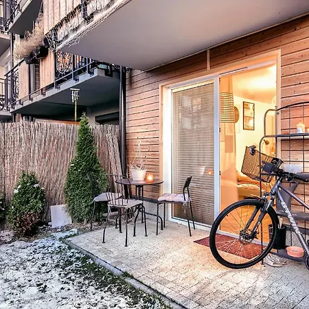 Urocze Mieszkanie Z Ogrodkiem I Bezplatny Parking Apartment