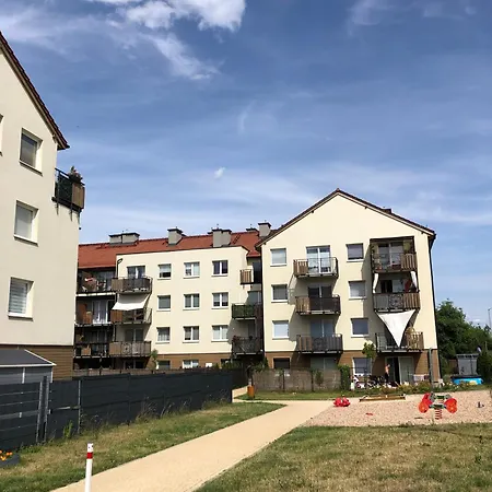 Apartment Urocze Mieszkanie Z Ogrodkiem I Bezplatny Parking Wroclaw