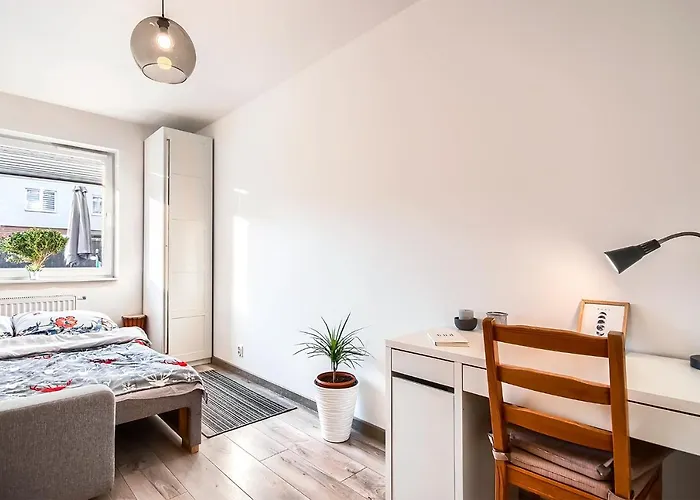 Urocze Mieszkanie Z Ogrodkiem I Bezplatny Parking Βρότσλαβ