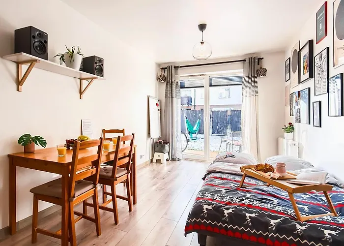 Urocze Mieszkanie Z Ogrodkiem I Bezplatny Parking