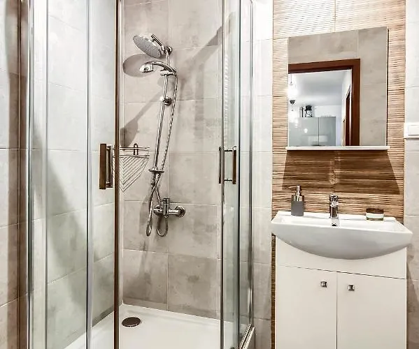 Urocze Mieszkanie Z Ogrodkiem I Bezplatny Parking Διαμέρισμα