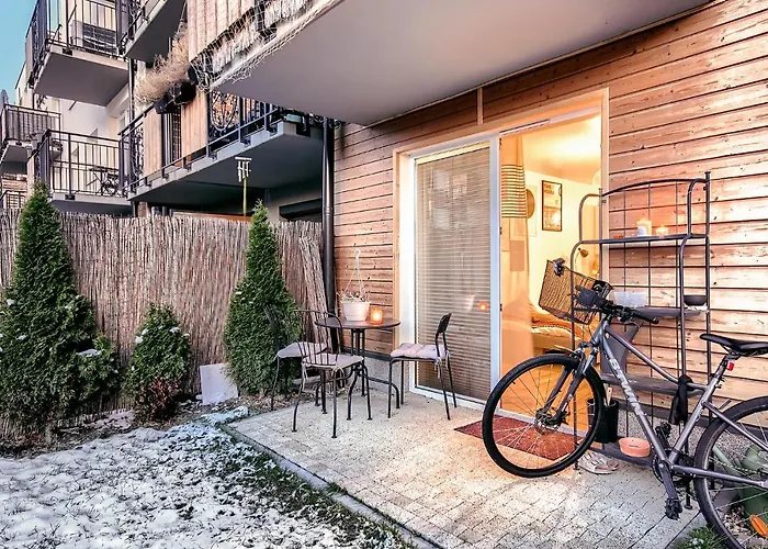 Urocze Mieszkanie Z Ogrodkiem I Bezplatny Parking Διαμέρισμα