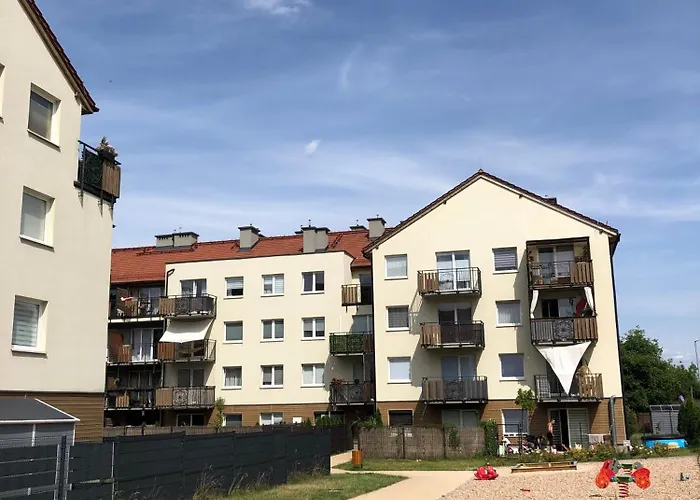 Διαμέρισμα Urocze Mieszkanie Z Ogrodkiem I Bezplatny Parking Βρότσλαβ